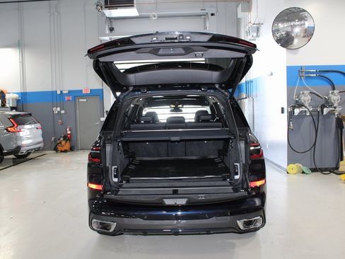 Used 2024 BMW X7 xDrive40i w/ M Sport Package image 52