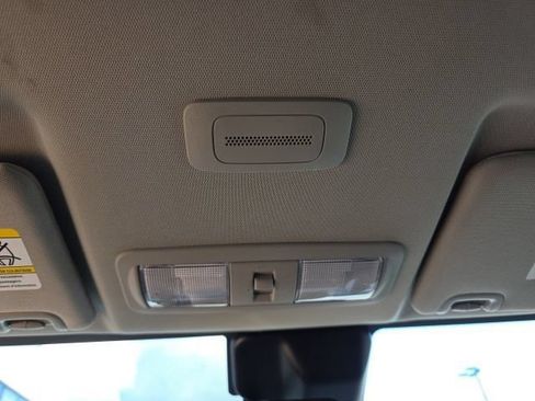 Used 2025 Nissan Frontier SV RWD image 21