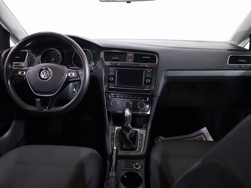 Used 2018 Volkswagen Golf S image 44