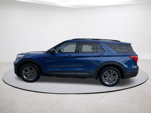 Used 2021 Ford Explorer XLT w/ Equipment Group 202A image 4