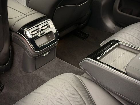 Used 2022 Mercedes-Benz S 500 4MATIC w/ AMG Line Package image 19