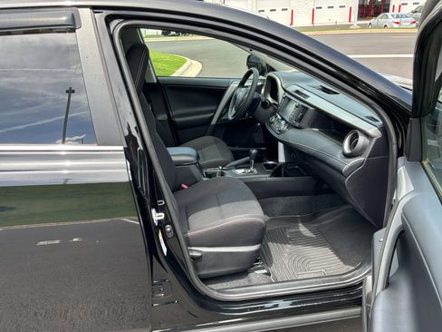 Used 2017 Toyota RAV4 XLE AWD/4WD image 33