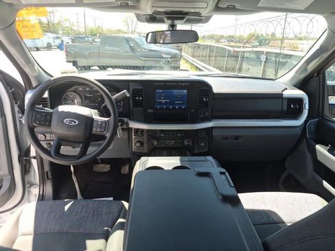 Used 2024 Ford F350 XLT AWD/4WD image 5