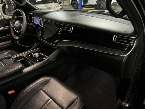 Used 2022 Jeep Wagoneer Series III w/ Rear Seat Video Group 1 image 11