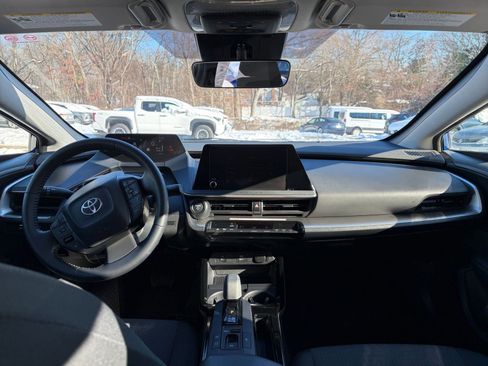Used 2025 Toyota Prius LE image 31