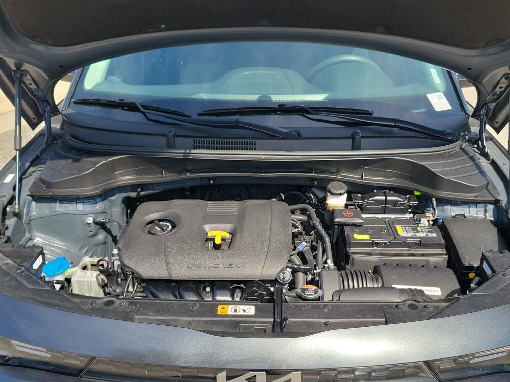 Used 2025 Kia Soul LX w/ LX Technology Package FWD image 32