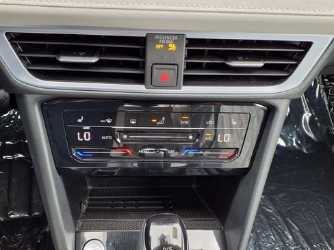 New 2025 Volkswagen Taos SE image 17