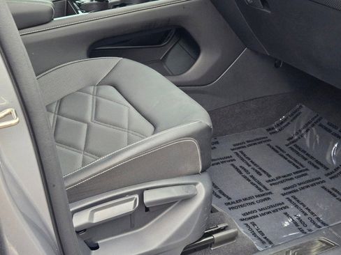 Used 2025 Volkswagen Atlas SE image 7