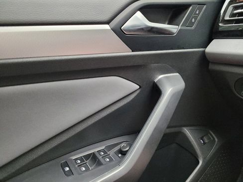 Used 2025 Volkswagen Jetta SE FWD image 27