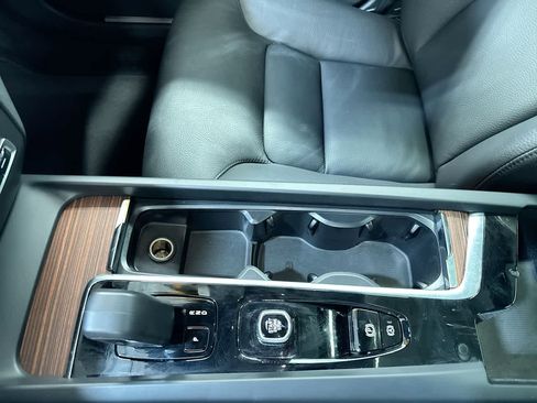 Used 2025 Volvo V60 B5 Cross Country Plus image 30