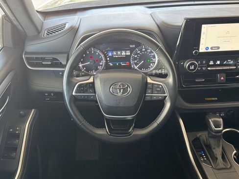 Used 2024 Toyota Highlander XSE FWD image 29