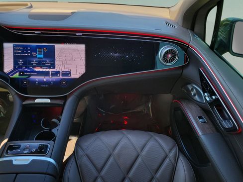 Used 2024 Mercedes-Benz Maybach EQS 680 4MATIC image 19