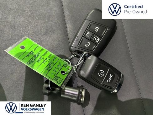 Used 2022 Volkswagen Taos SE w/ Panoramic Sunroof Package AWD/4WD image 27