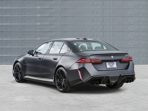 Used 2025 BMW M5 w/ Carbon Package image 5