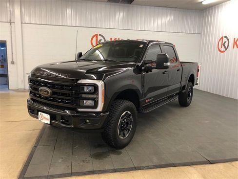 Used 2023 Ford F250 XLT w/ Black Appearance Package image 3