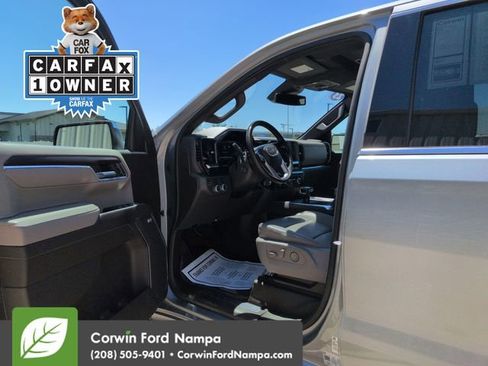 Used 2023 GMC Sierra 1500 SLT w/ SLT Premium Plus Package AWD/4WD image 9