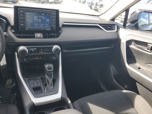 Used 2020 Toyota RAV4 LE image 16