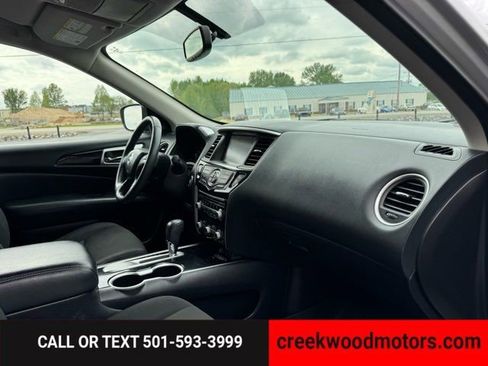 Used 2020 Nissan Pathfinder SV image 10