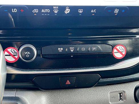 Used 2025 Ford Transit 350 XLT image 25