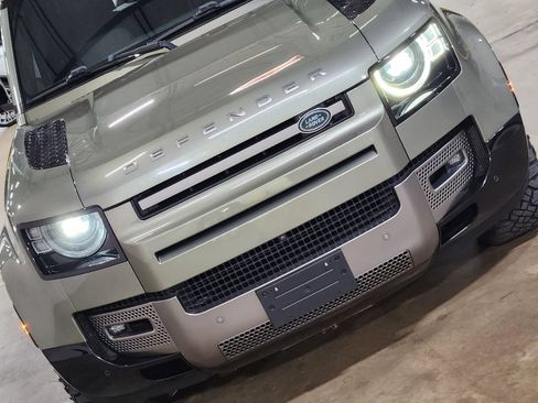 Used 2021 Land Rover Defender 110 X-Dynamic SE AWD/4WD image 19