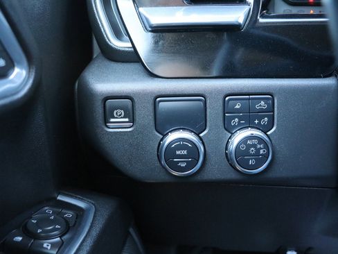 Used 2024 GMC Sierra 1500 SLT image 12