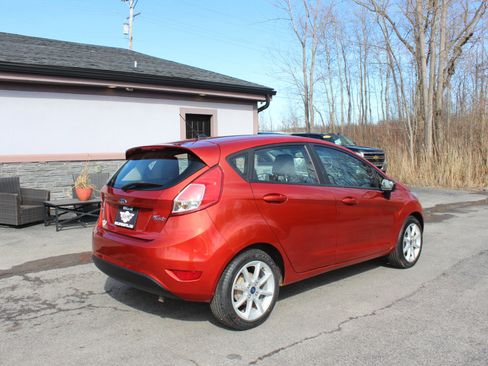 Used 2018 Ford Fiesta SE w/ Equipment Group 201A image 4