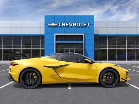 New 2026 Chevrolet Corvette ZR1 w/ ZR1 Carbon Fiber Aero Package image 5