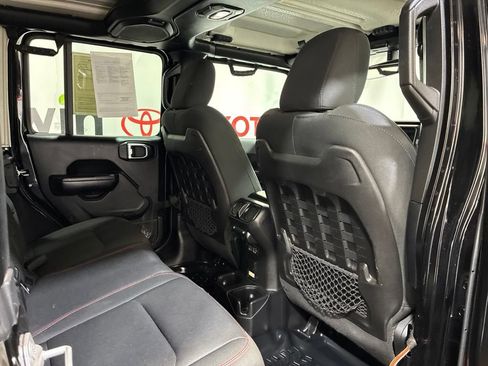 Used 2018 Jeep Wrangler Unlimited Rubicon AWD/4WD image 13