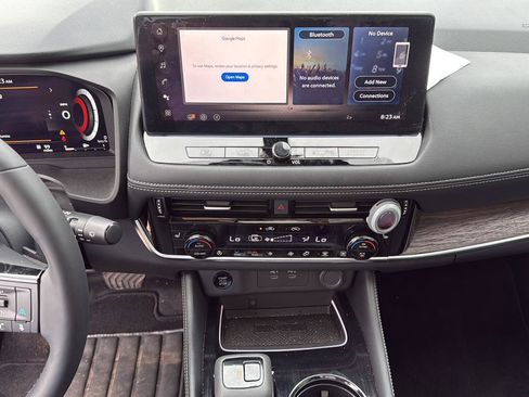 Used 2025 Nissan Rogue Platinum w/ Platinum Premium Package FWD image 25