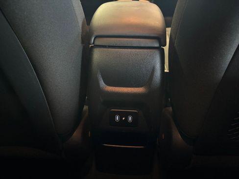 Used 2025 Hyundai Venue SEL image 25