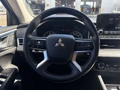 Used 2024 Mitsubishi Outlander SE image 20