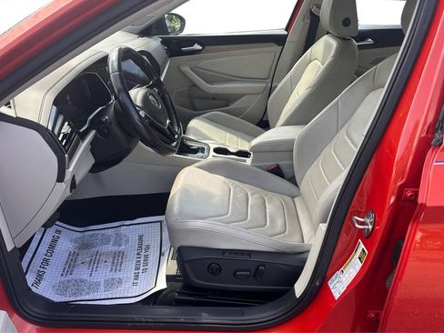 Used 2019 Volkswagen Jetta SEL Premium FWD image 9