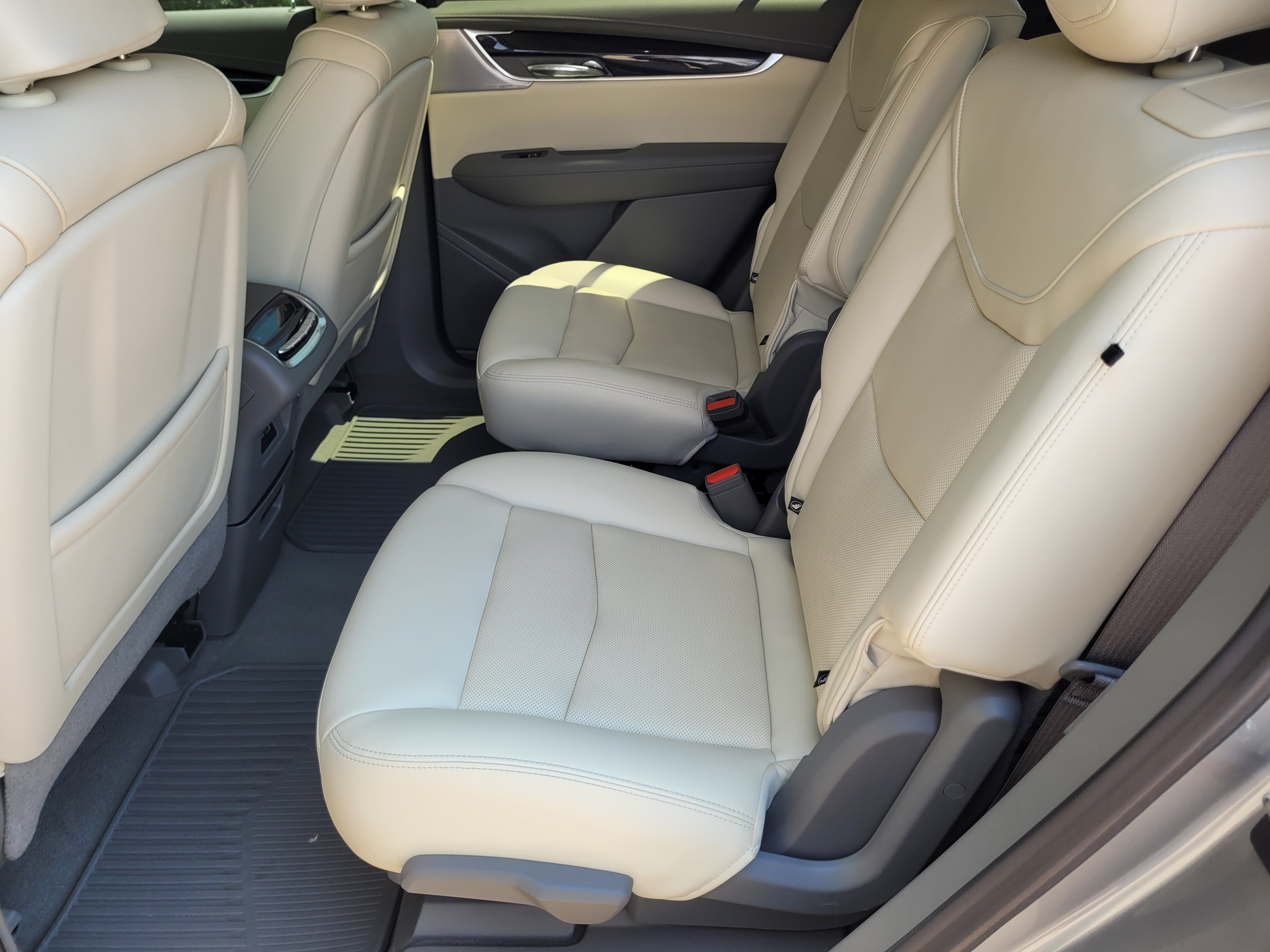 Used 2024 Cadillac XT6 Premium Luxury w/ Technology Package FWD image 26