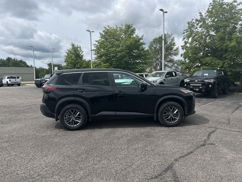 Used 2021 Nissan Rogue S AWD/4WD image 2