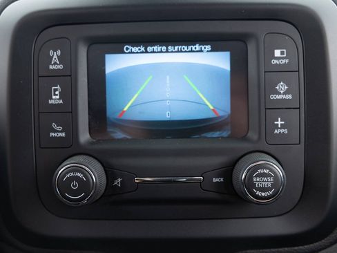 Used 2016 Jeep Renegade Latitude FWD image 33