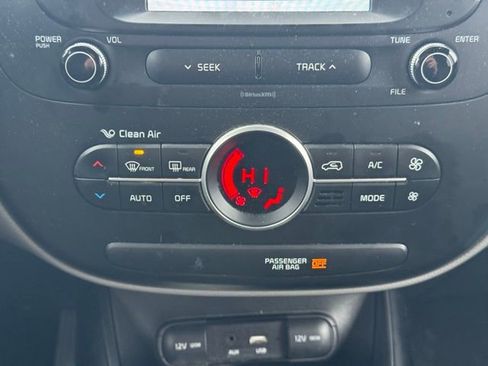 Used 2017 Kia Soul + FWD image 20