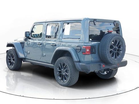 Used 2025 Jeep Wrangler Unlimited Sahara AWD/4WD image 3