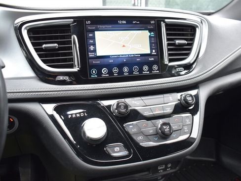 Used 2020 Chrysler Pacifica Limited w/ S Appearance Package FWD image 20