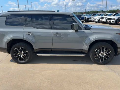 Used 2024 Lexus GX 550 w/ Accessory Package (Z1) AWD/4WD image 2