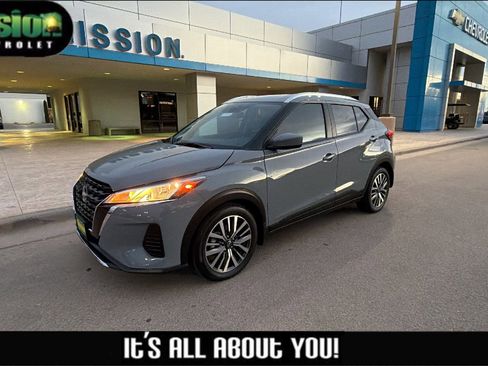 Used 2024 Nissan Kicks SV image 1