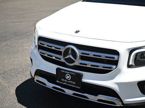 Used 2021 Mercedes-Benz GLB 250 4MATIC image 9