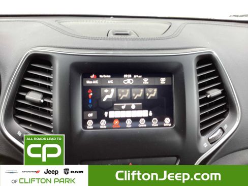 Certified 2020 Jeep Cherokee Latitude Plus w/ Cold Weather Group image 13