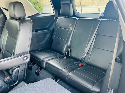 Used 2021 Chevrolet Traverse LT w/ LT Premium Package image 23