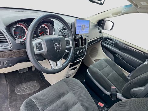 Used 2016 Dodge Grand Caravan American Value Package w/ UConnect Hands-Free Group FWD image 7