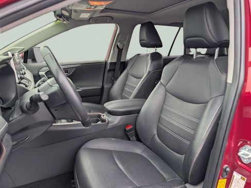 Used 2019 Toyota RAV4 Limited w/ Advanced Technology Package image 9