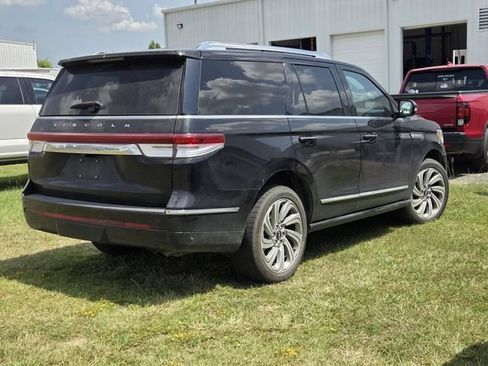 Used 2023 Lincoln Navigator Reserve AWD/4WD image 8