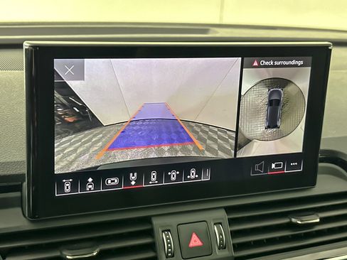 Used 2024 Audi Q5 e Premium Plus w/ Premium Plus Package image 18