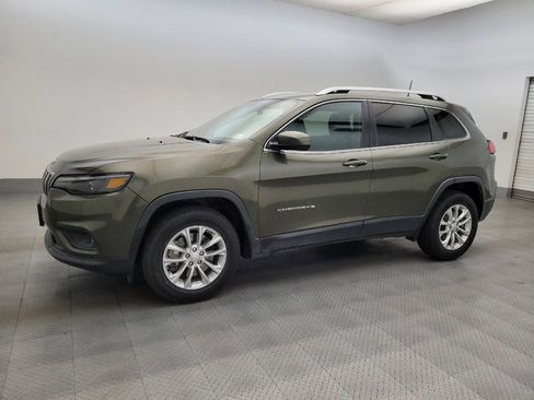 Used 2019 Jeep Cherokee Latitude w/ Cold Weather Group AWD/4WD image 2
