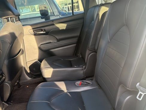 Used 2020 Toyota Highlander XLE image 5