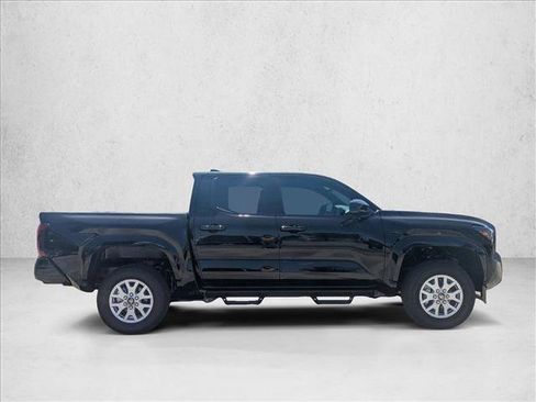 Used 2025 Toyota Tacoma SR5 image 4